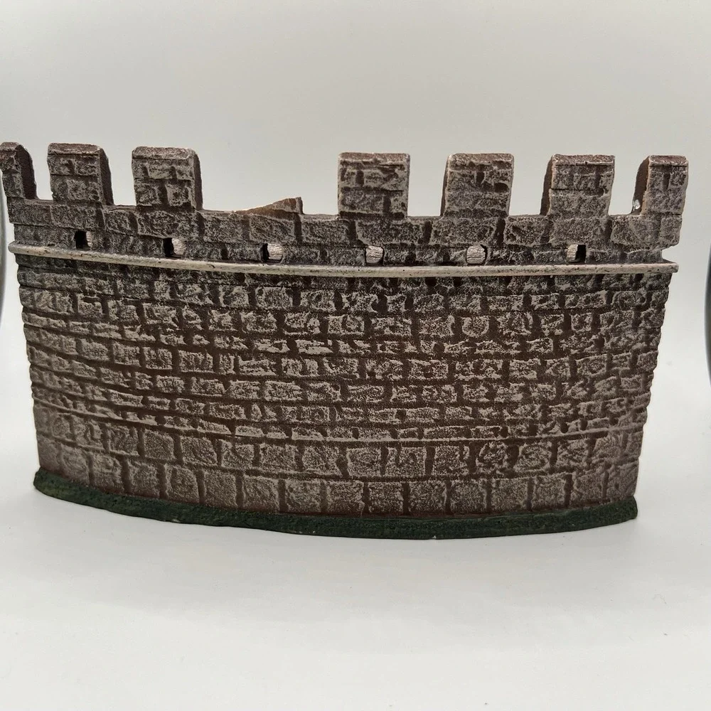 Miniature Building Authority Town Wall Series Outer Curved Wall Resin MBA